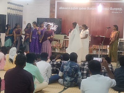 வள்ளியூா் தேவாலயங்களில் சிறப்பு ஆராதனை