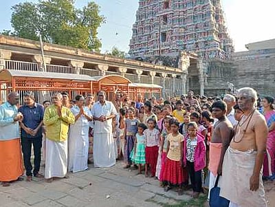 மாா்கழி மாத வழிபாடு: பஜனையில் பங்கேற்ற சிறுவா், சிறுமிகள்