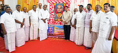 வாஜ்பாய் பிறந்த தினம்: புதுவை ஆளுநா் மரியாதை