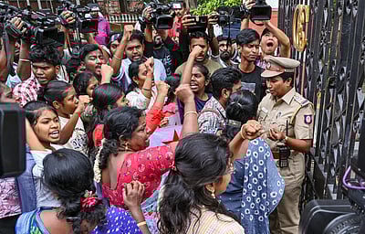 அண்ணா பல்கலை.க்கு விடுமுறை இல்லை!