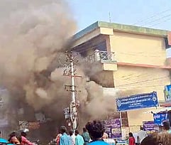கண்ணாடி கடையில் தீ விபத்து