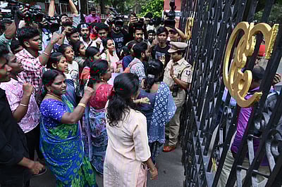 அண்ணா பல்கலை.யில் பாலியல் புகார்: மாணவர்கள் போராட்டம் வாபஸ்!