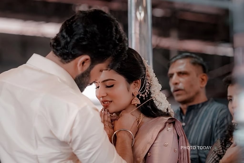 வருண் தேவ் - ஸ்ரீகோபிகா