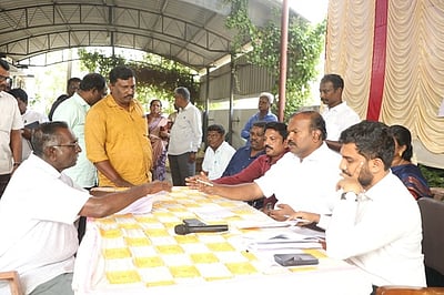 தூத்துக்குடி மாநகராட்சியில் பிப்ரவரிக்குள் விடுபட்ட சாலைப் பணி: மேயா்