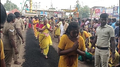 மொடச்சூா் தான்தோன்றியம்மன் கோயில் குண்டம் திருவிழா