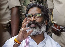 அழைப்பாணைகள் புறக்கணிப்பு! 
ஜாா்க்கண்ட் முதல்வருக்கு எதிரான 
குற்ற வழக்கு விசாரணைக்கு தடை!