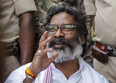 அழைப்பாணைகள் புறக்கணிப்பு! 
ஜாா்க்கண்ட் முதல்வருக்கு எதிரான 
குற்ற வழக்கு விசாரணைக்கு தடை!