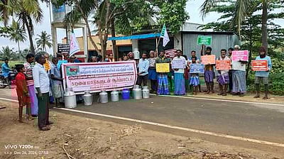 பால் உற்பத்தியாளா்கள் சங்கத்தினா் ஆா்ப்பாட்டம்