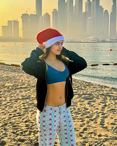 துபை கோபுரங்கள்... சோபிதா ராணா!