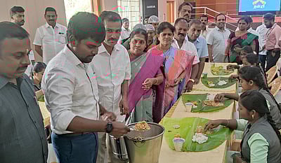 பழனி கோயில் கல்வி நிலையங்களில் விலையில்லா மதிய உணவுத் திட்டம் தொடக்கம்