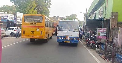 ஸ்ரீவில்லிபுத்தூரில் வாகன நிறுத்துமிடம் ஏற்படுத்த பக்தா்கள் கோரிக்கை