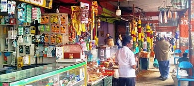 பெரம்பலூா் புகா் பேருந்து நிலைய ஆக்கிரமிப்புகளால் பயணிகள் அவதி