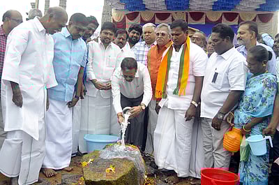 சுனாமி நினைவு தினம்: புதுவை ஆளுநா், முதல்வா் மரியாதை