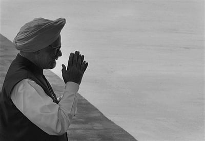 நாட்டை நேர்மையாக வழிநடத்தியவர் மன்மோகன் சிங்: விஜய்