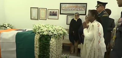 மன்மோகன் சிங் உடலுக்கு குடியரசுத் தலைவர் அஞ்சலி!