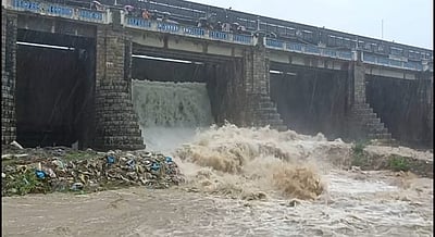 பூண்டி ஏரியில் 1,000 கனஅடி நீர் திறப்பு: கரையோர மக்களுக்கு எச்சரிக்கை 