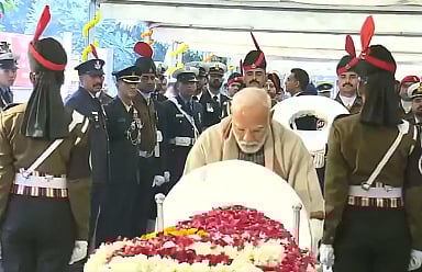 ராணுவ மரியாதையுடன் மன்மோகன் சிங்கிற்கு இறுதிச்சடங்கு! 