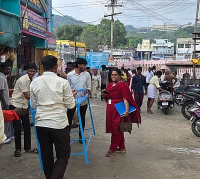 திருத்தணி: மலைக்கோயில் ஆக்கிரமிப்புகள் அகற்றம்