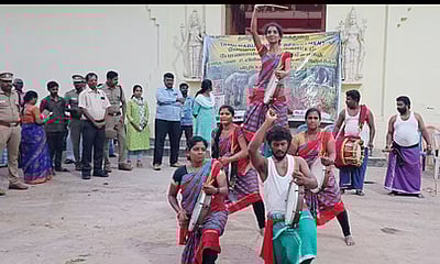 மனிதம் - வன உயிரின முரண்பாடுகளை தவிா்த்தல் விழிப்புணா்வு கலை நிகழ்ச்சி