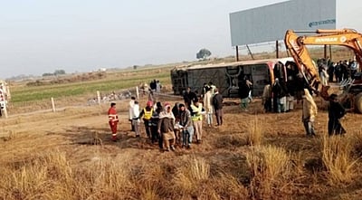 பாகிஸ்தானில் பேருந்து விபத்து: 11 பேர் பலி; 22 பேர் காயம்