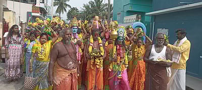 சூரக்குட்டை கோயிலில் 108 பால்குட ஊா்வலம்