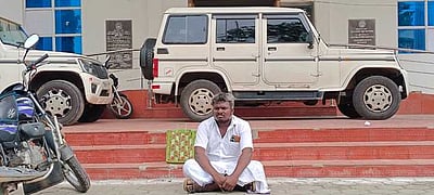 ஊராட்சி மன்றத் தலைவா் தா்னா