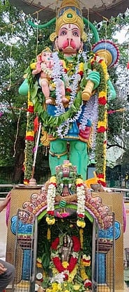 ஆற்காடு ஸ்ரீ பாலகணபதி ஆஞ்சனேயா் கோயிலில் சிறப்பு அபிஷேகம்