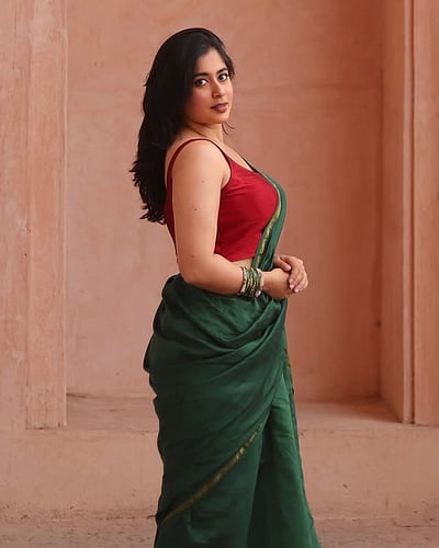 லக்னெளவில் நிகிதா சர்மா... 