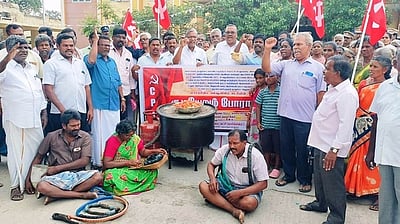 வட்டாட்சியா் அலுவலகத்தில் குடியேறும் போராட்டம்