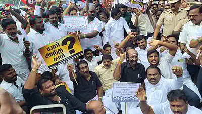 காஞ்சிபுரத்தில் அதிமுகவினா் சாலை மறியல்: 314 போ் கைது