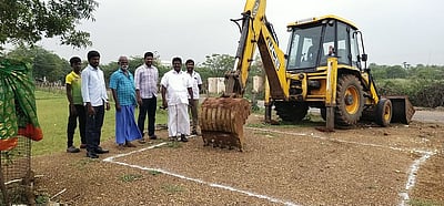 புதுக்குளம் ஊராட்சியில் நீா்த்தேக்கத் தொட்டி பணி தொடக்கம்