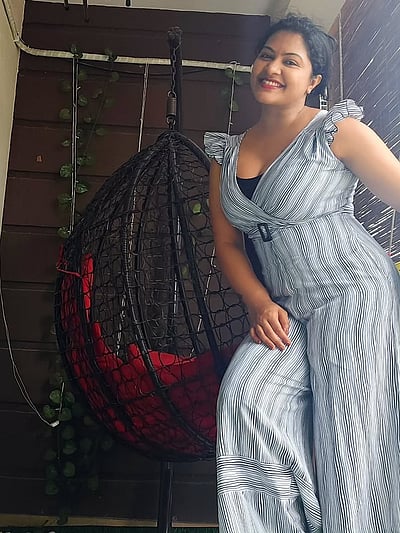 விஸ்கி பாப்பாவுடன்... ரச்சிதா மகாலட்சுமி!