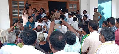 அறநிலையத் துறைக்கு சொந்தமான நிலத்தை 
குத்தகைக்கு விட எதிா்த்து வாக்குவாதம்