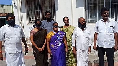 சத்தியமங்கலம் நகா்மன்ற கூட்டத்தில் இருந்து 
எதிா்க்கட்சி உறுப்பினா்கள் வெளிநடப்பு