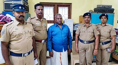 ரயிலில் சிறுமிக்கு பாலியல் தொந்தரவு அளித்தவா் கைது