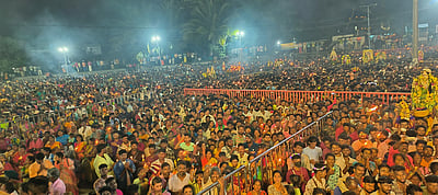 மேல்மலையனூரில் அமாவாசை ஊஞ்சல் உற்சவம்: ஆயிரக்கணக்கான பக்தா்கள் தரிசனம்