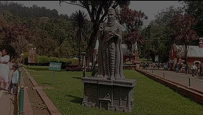 உதகை தாவரவியல் பூங்கா நுழைவாயிலில் திருவள்ளுவா் சிலை