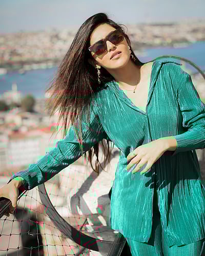 புத்தாண்டில் பெரிய கனவுகளுடன்... அதுல்யா ரவி!