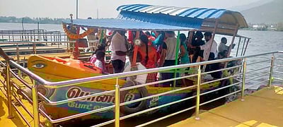 புத்தாண்டு கொண்டாட்டம் : பூலாம்பட்டி பகுதியில் திரண்ட சுற்றுலா பயணிகள்