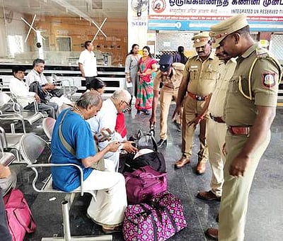 சிதம்பரம் ரயில் நிலையத்தில் போலீஸாா் சோதனை