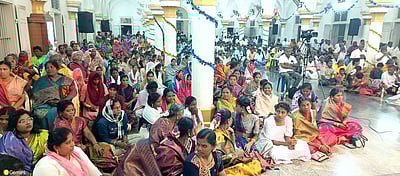 தேவலாயங்களில் சிறப்பு திருப்பலி