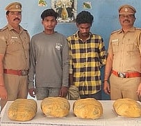 ஒடிசாவிலிருந்து கஞ்சா கடத்தி வந்த இருவா் கைது