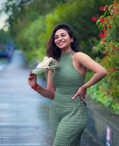 பிரகாசமான துவக்கம்.. இந்துஜா!