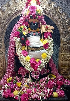 ஆங்கிலப் புத்தாண்டு பிறப்பு: கரூா் மாவட்டத்தில் கோயில்களில் பொதுமக்கள் சிறப்பு வழிபாடு