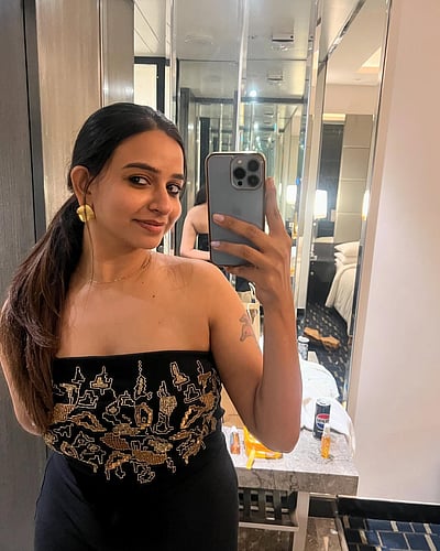 புத்தாண்டுக்கு வணக்கம்... திவ்யா கணேசன்!