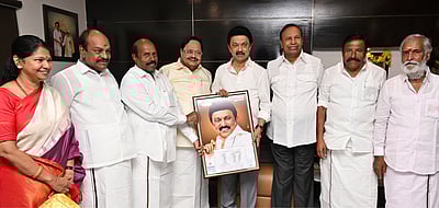 புத்தாண்டில் முதல்வரைச் சந்தித்து வாழ்த்துப் பெற்ற அமைச்சர்கள்!