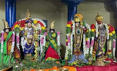 புத்தாண்டு: ஆண்டாள் கோயிலில் பக்தா்கள் சுவாமி தரிசனம்