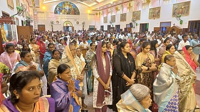 ஆங்கில புத்தாண்டு பிறப்பு: கரூரில் கிறிஸ்தவ ஆலயங்களில் சிறப்பு வழிபாடு 