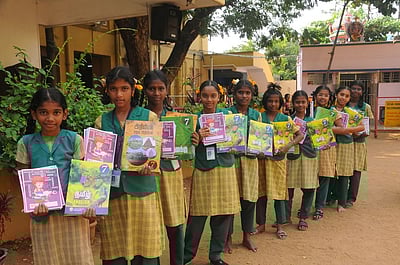 அரையாண்டு விடுமுறை முடிந்து பள்ளிகள் திறப்பு: 1 லட்சத்து 5,275 மாணவா்களுக்கு 3-ஆம் பருவ புத்தகங்கள் விநியோகம்