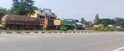 நெடுஞ்சாலையோரங்களில் நிறுத்தப்படும் கனரக வாகனங்கள்: பொதுமக்கள், வாகன ஓட்டிகள் அவதி